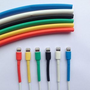 کابل را با احتیاط از گوشی جدا کنید